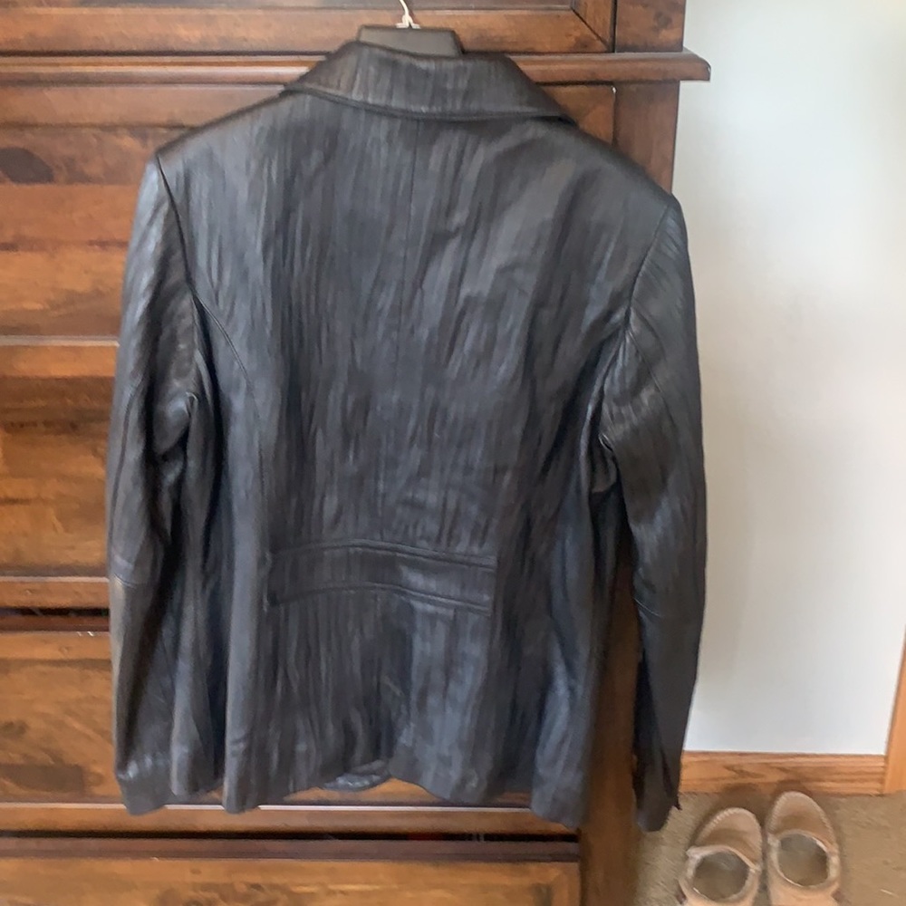 Leather jacket - Picture 3 of 8